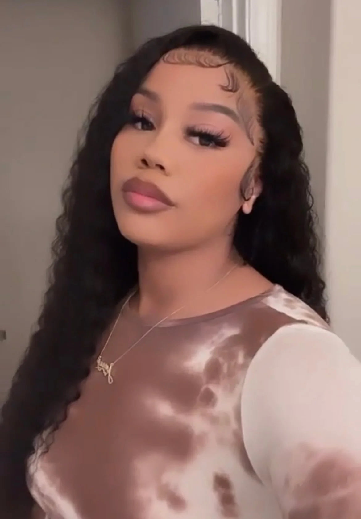 ๐๐ฅ๐ฎ๐๐ฅ๐๐ฌ๐ฌ Deep Wave HD Wigs Pre-Plucked w/ Bleached Knots